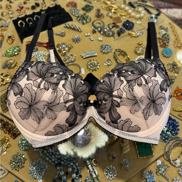 Gorteks Polish push up lace flora floral bra with removable push up pads - Picture 3 of 9